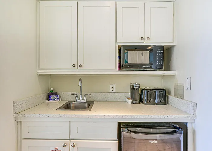 Destin Resort Studio With Pool - Walk To Beach!