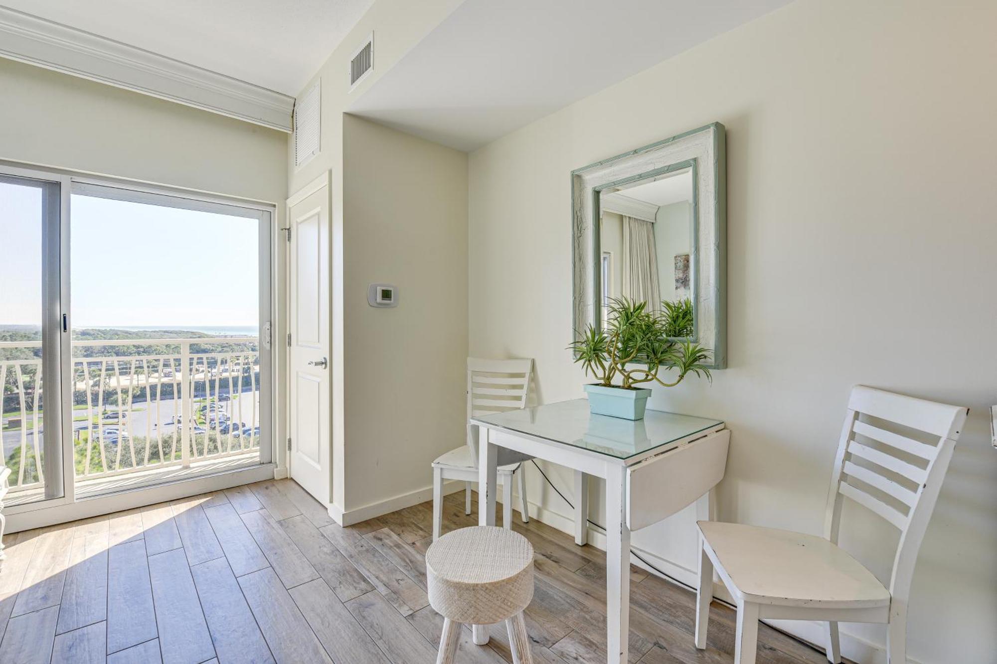 Apartamento With Pool - Walk To Beach!