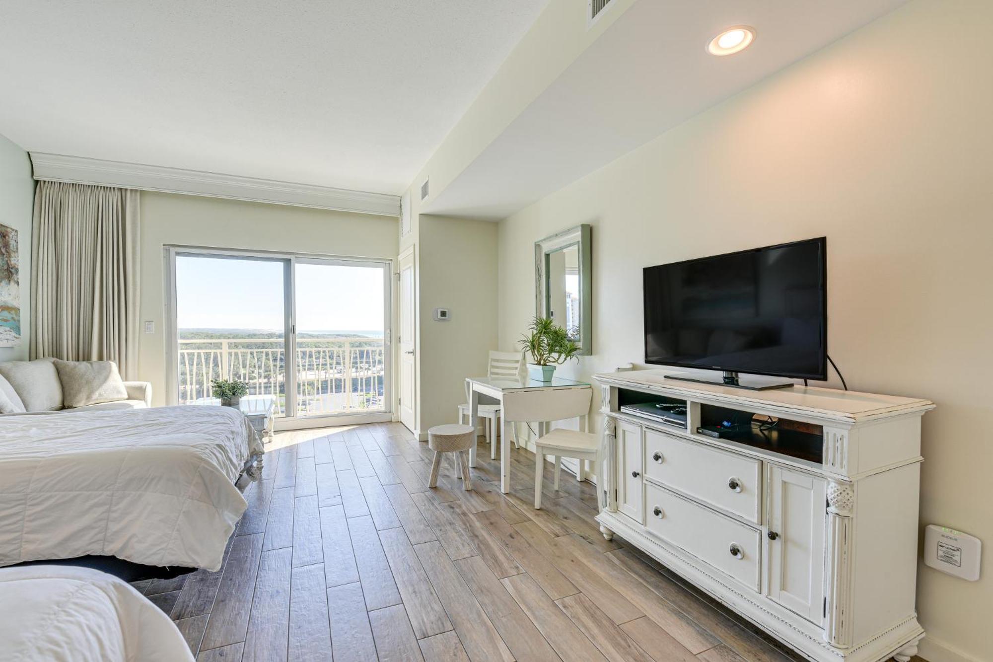 With Pool - Walk To Beach! Apartamento Destin