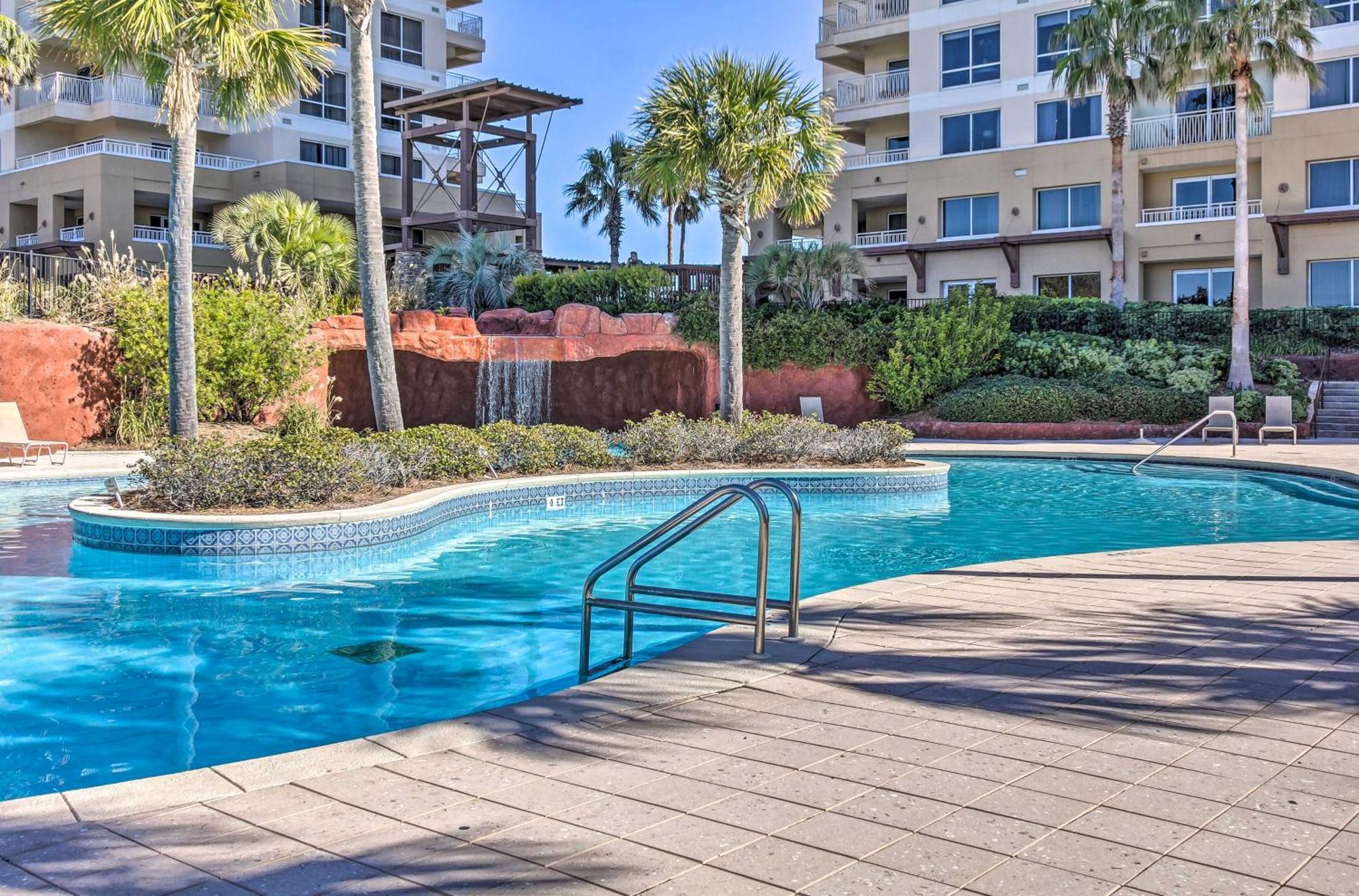 With Pool - Walk To Beach! Apartamento