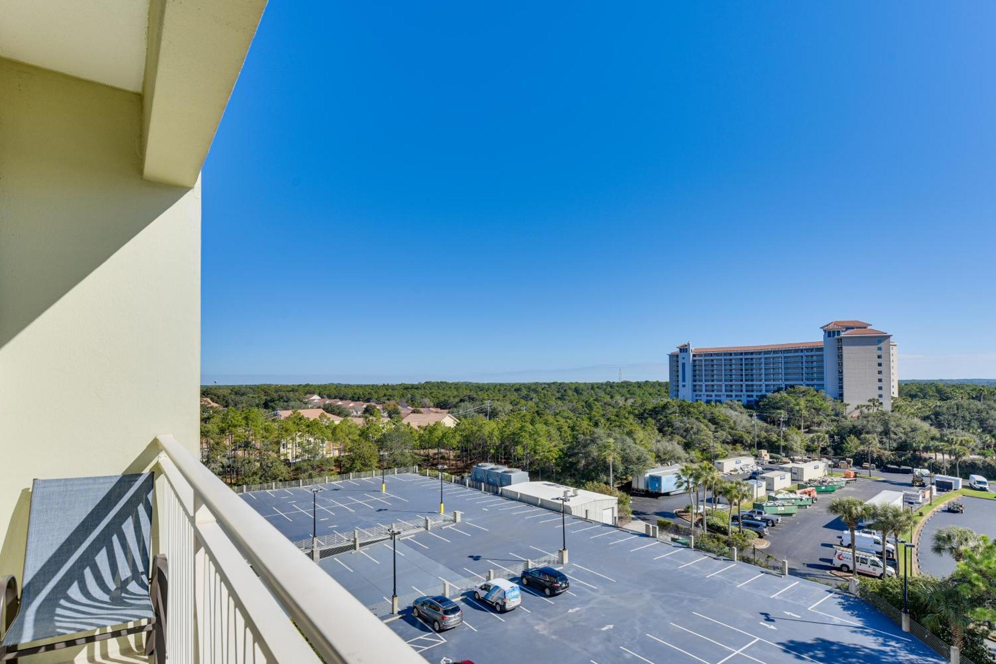 Apartamento With Pool - Walk To Beach!